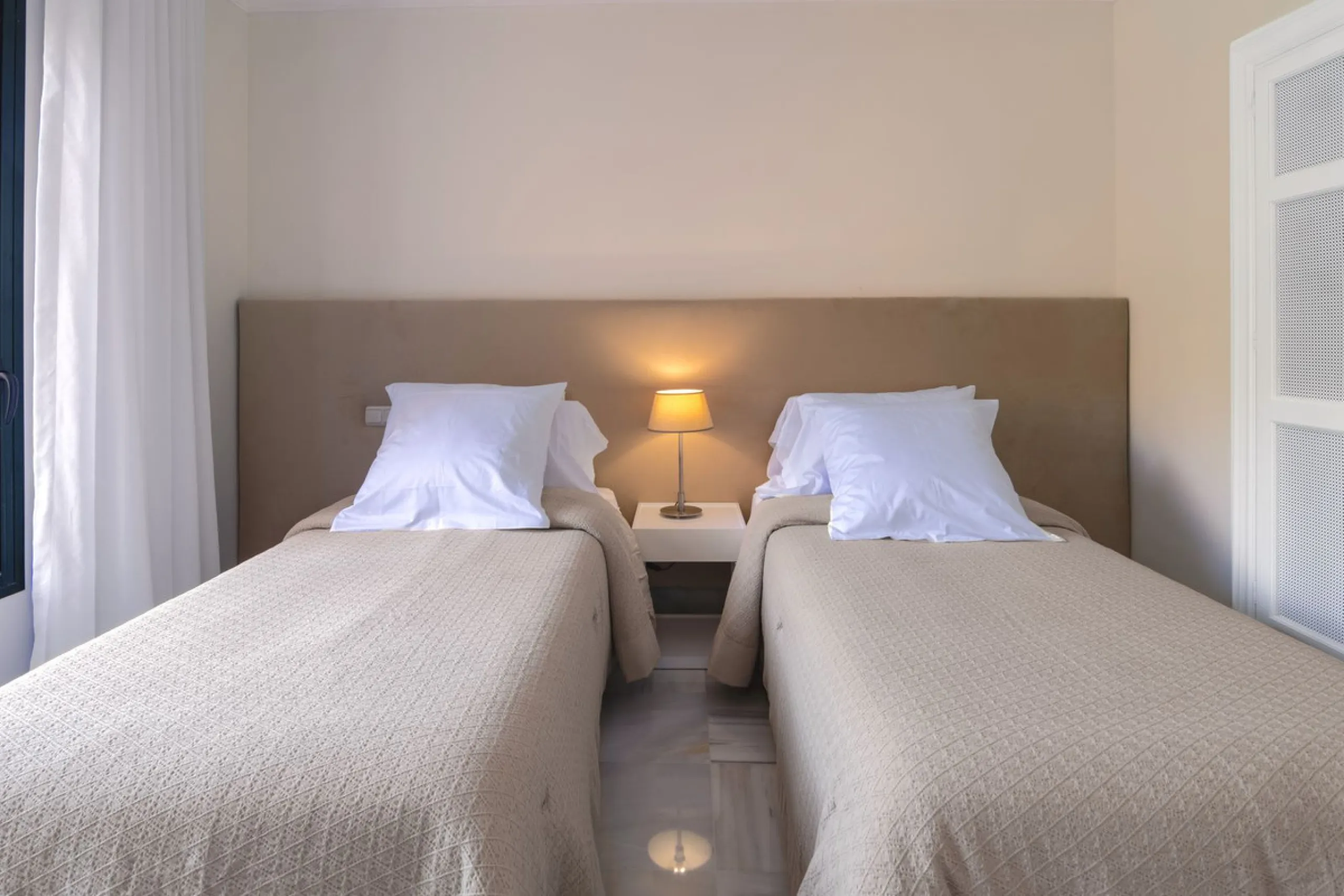 If you are looking for a home within easy reach of Marbella then take a look at this.