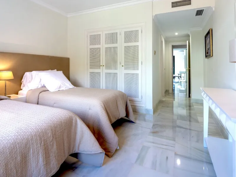 If you are looking for a home within easy reach of Marbella then take a look at this.
