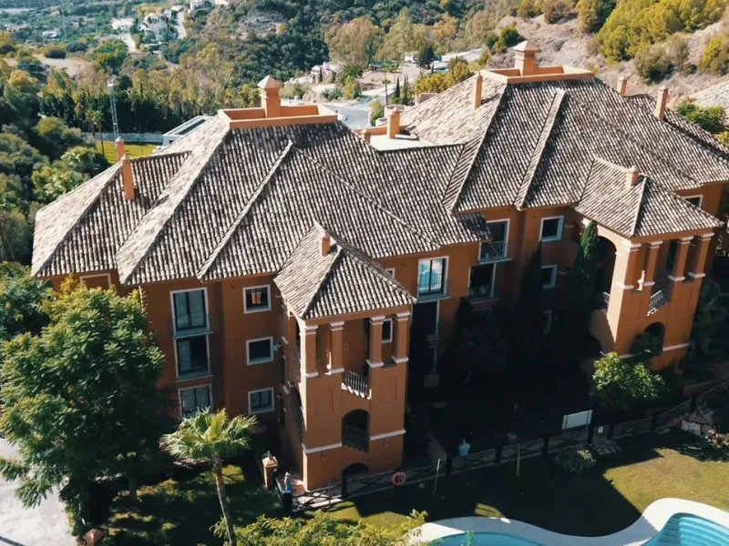 If you are looking for a home within easy reach of Marbella then take a look at this.