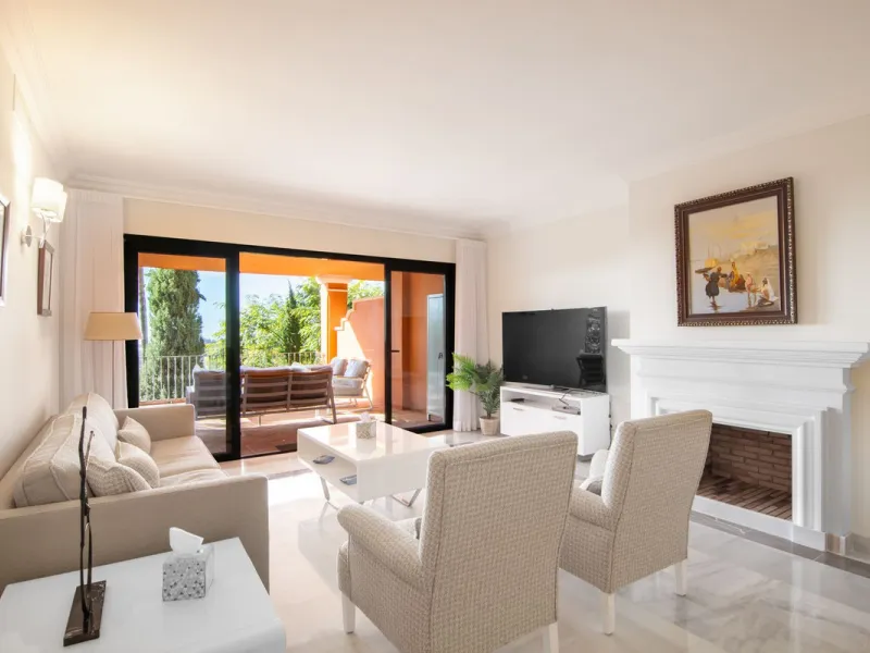 If you are looking for a home within easy reach of Marbella then take a look at this.