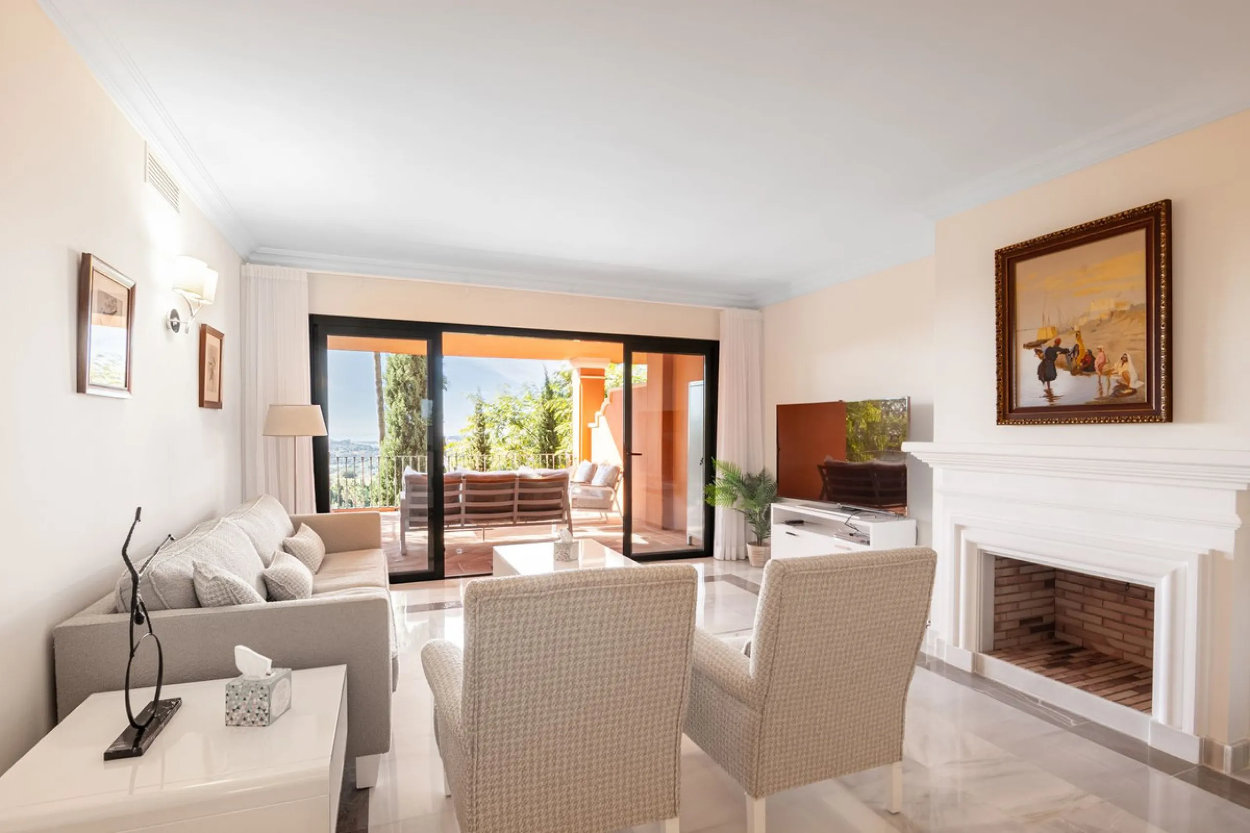 If you are looking for a home within easy reach of Marbella then take a look at this.