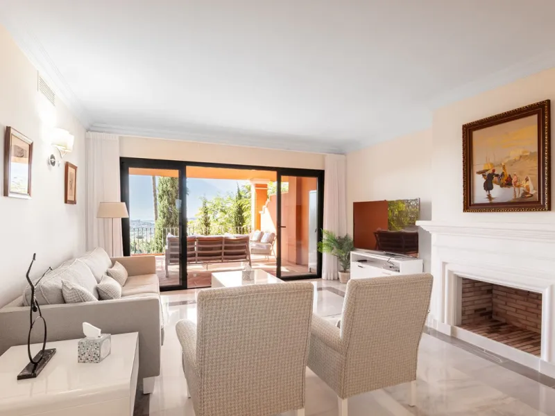 If you are looking for a home within easy reach of Marbella then take a look at this.