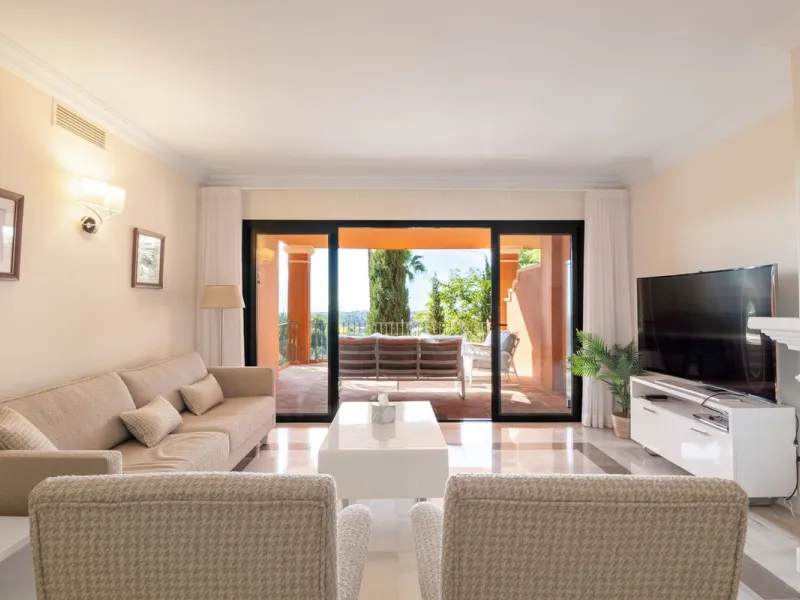 If you are looking for a home within easy reach of Marbella then take a look at this.