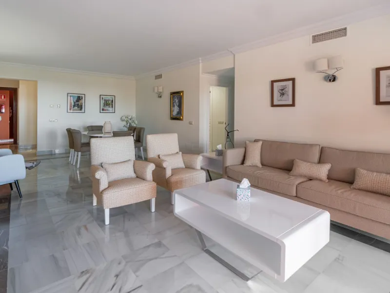 If you are looking for a home within easy reach of Marbella then take a look at this.