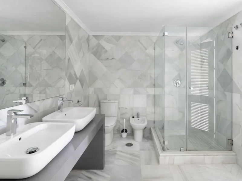 Take the opportunity to visit this....LOVELY SPACIOUS MONTE HALCONES 2 BEDROOM APARTMENT, within easy walk of several shops and restaurants and with easy access to San Pedro and Puerto Banús.