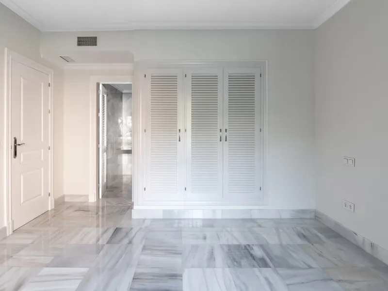 Take the opportunity to visit this....LOVELY SPACIOUS MONTE HALCONES 2 BEDROOM APARTMENT, within easy walk of several shops and restaurants and with easy access to San Pedro and Puerto Banús.