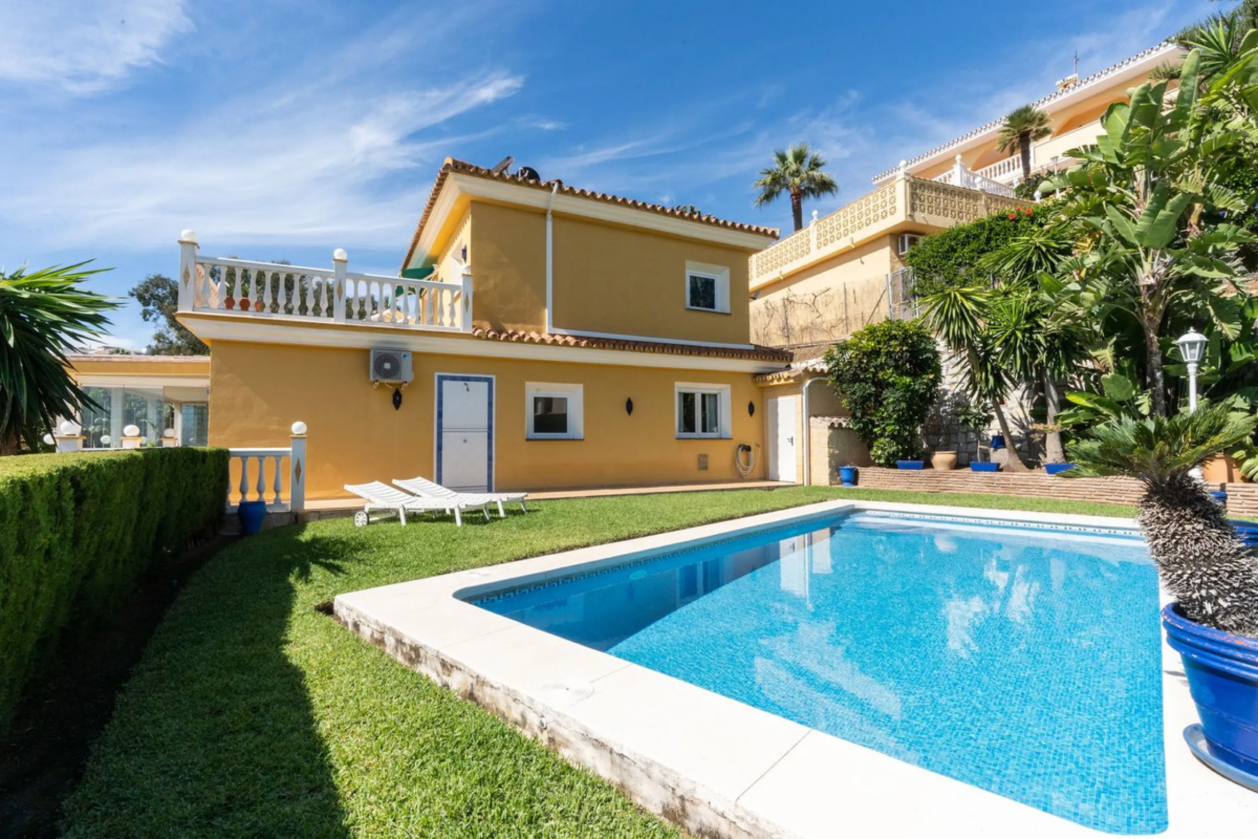 House - Detached Villa в продаже в Mijas, Málaga. В доме 3 спален и 3 ванных комнат. Площадь дома 200 м². Площадь участка 930 м²