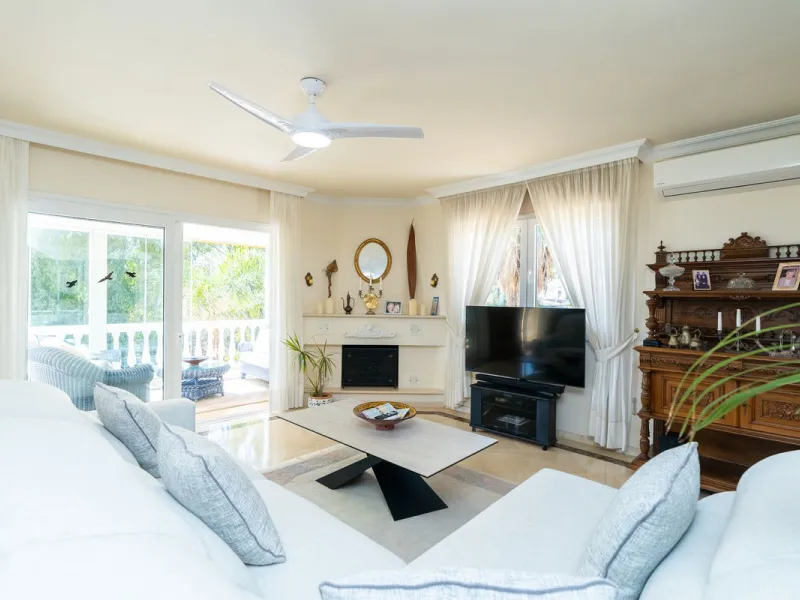 House - Detached Villa в продаже в Mijas, Málaga. В доме 3 спален и 3 ванных комнат. Площадь дома 200 м². Площадь участка 930 м²