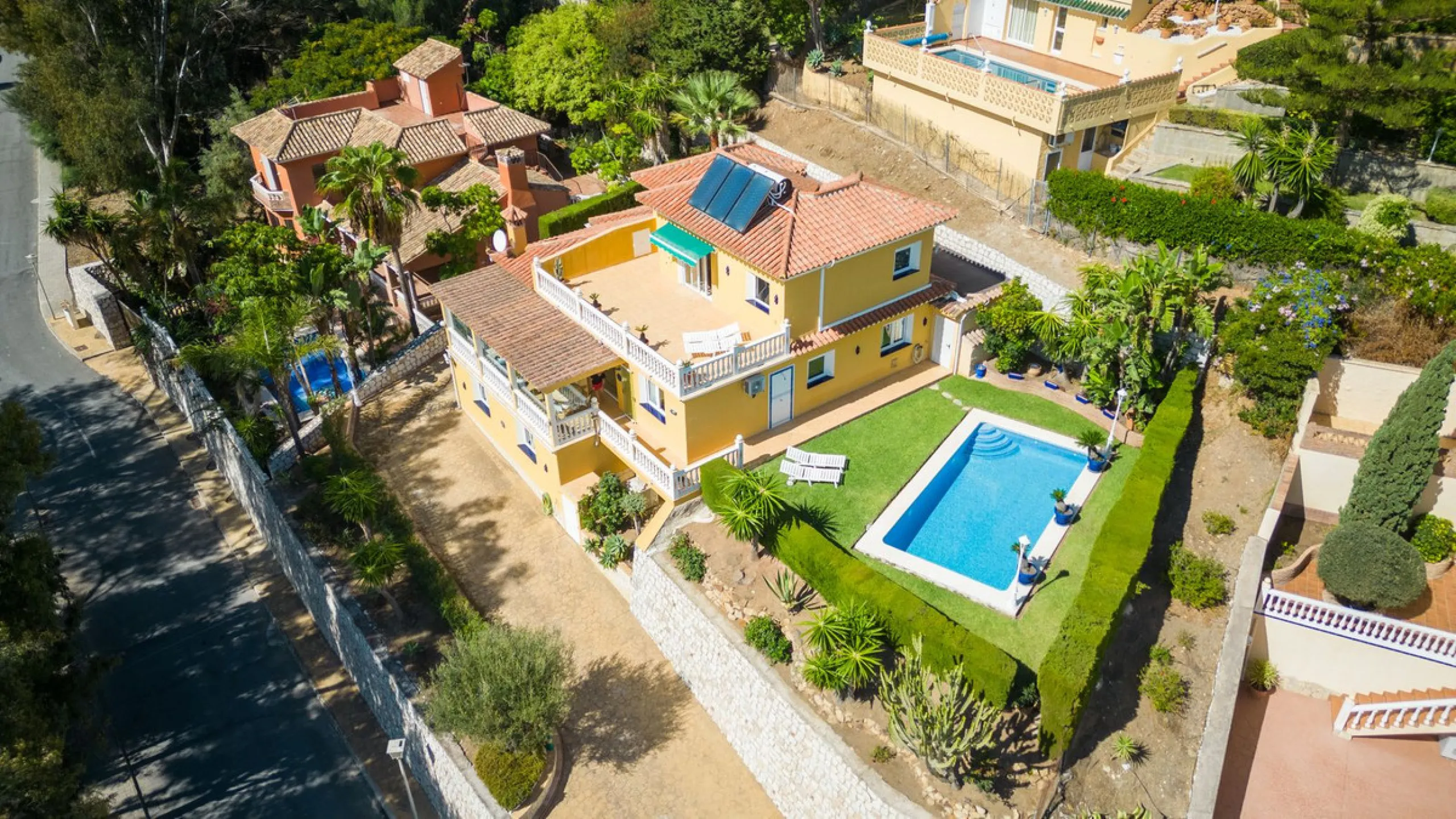 House - Detached Villa в продаже в Mijas, Málaga. В доме 3 спален и 3 ванных комнат. Площадь дома 200 м². Площадь участка 930 м²