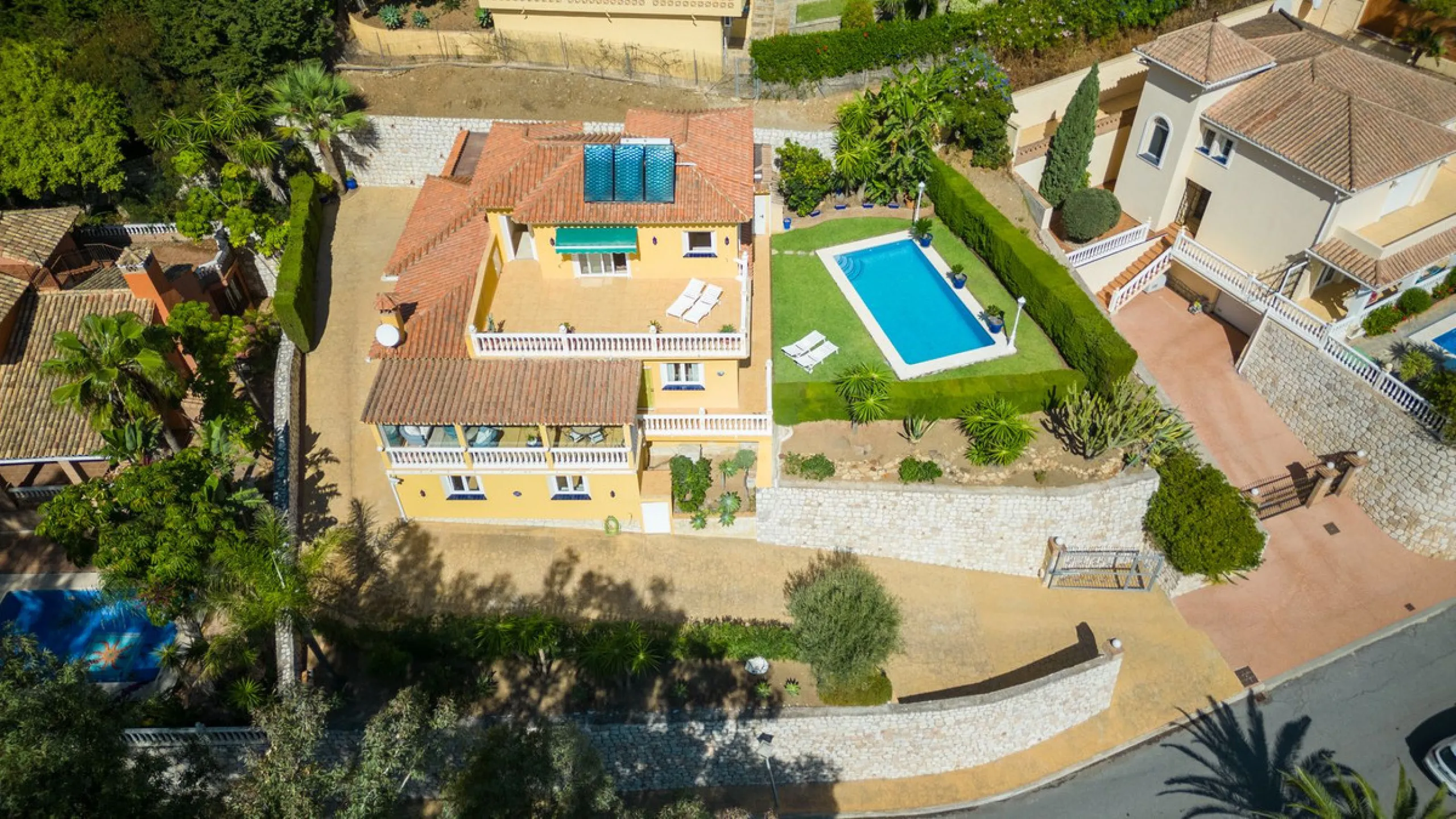 House - Detached Villa в продаже в Mijas, Málaga. В доме 3 спален и 3 ванных комнат. Площадь дома 200 м². Площадь участка 930 м²