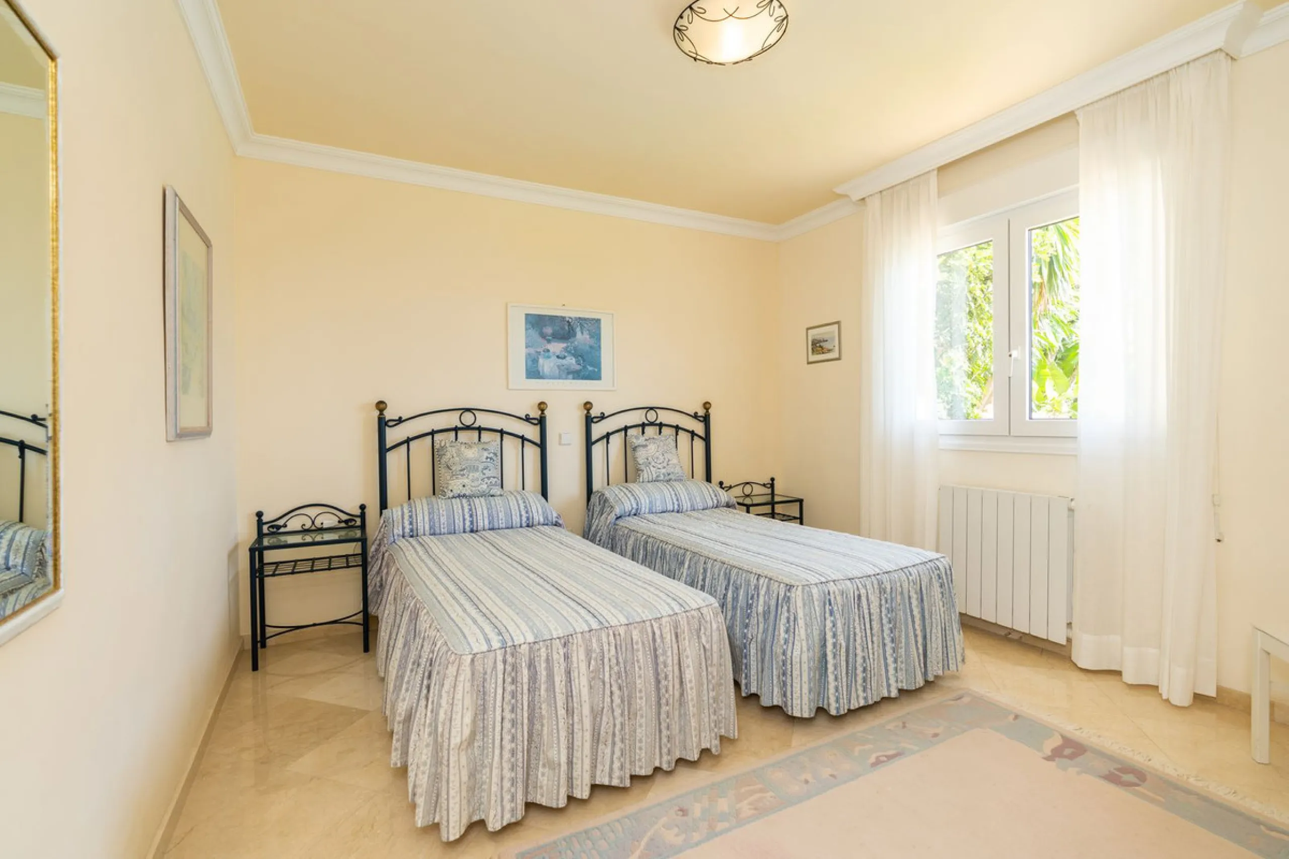 House - Detached Villa в продаже в Mijas, Málaga. В доме 3 спален и 3 ванных комнат. Площадь дома 200 м². Площадь участка 930 м²