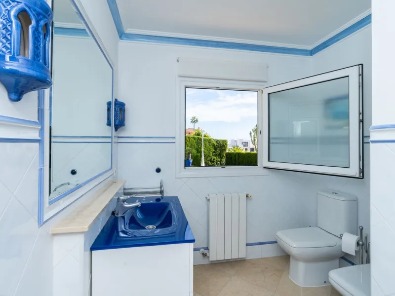 House - Detached Villa в продаже в Mijas, Málaga. В доме 3 спален и 3 ванных комнат. Площадь дома 200 м². Площадь участка 930 м²