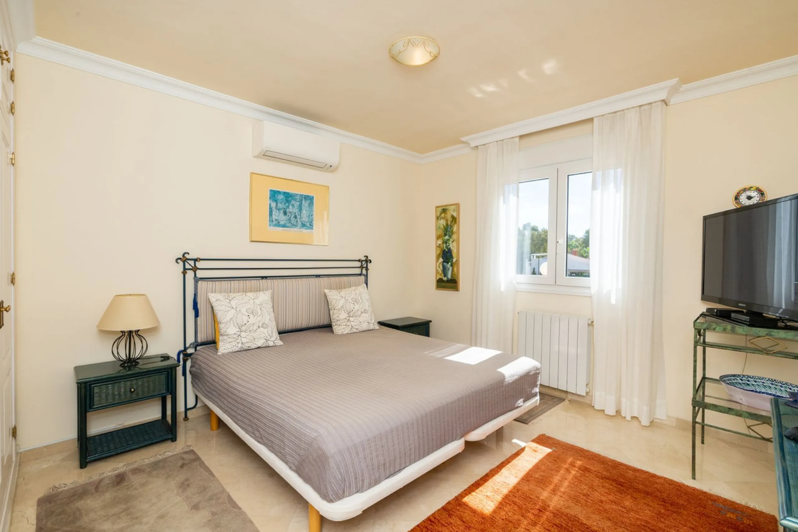 House - Detached Villa в продаже в Mijas, Málaga. В доме 3 спален и 3 ванных комнат. Площадь дома 200 м². Площадь участка 930 м²