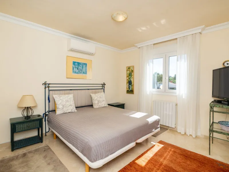 House - Detached Villa в продаже в Mijas, Málaga. В доме 3 спален и 3 ванных комнат. Площадь дома 200 м². Площадь участка 930 м²