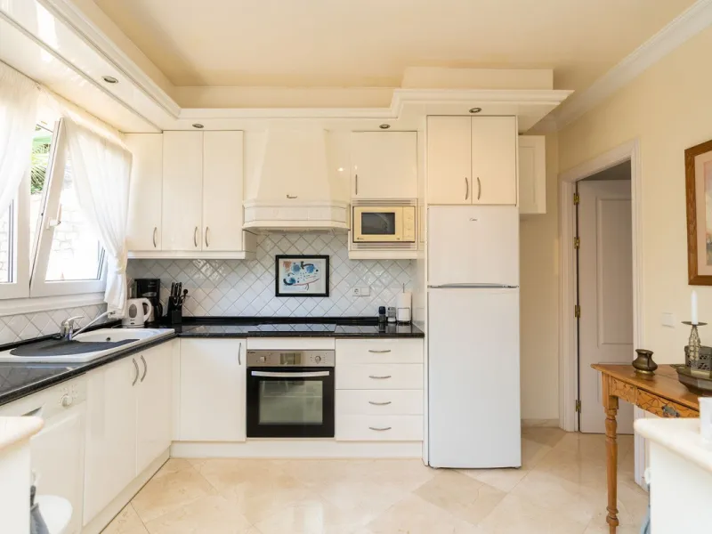 House - Detached Villa в продаже в Mijas, Málaga. В доме 3 спален и 3 ванных комнат. Площадь дома 200 м². Площадь участка 930 м²