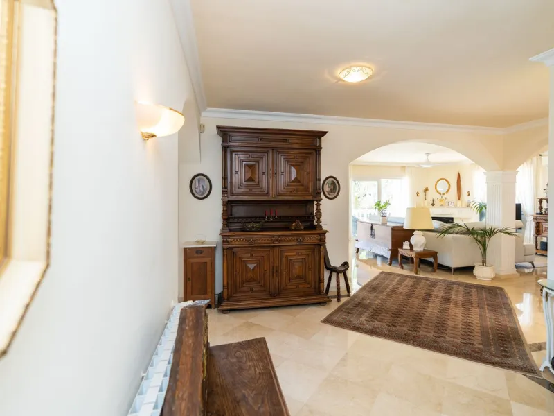 House - Detached Villa в продаже в Mijas, Málaga. В доме 3 спален и 3 ванных комнат. Площадь дома 200 м². Площадь участка 930 м²