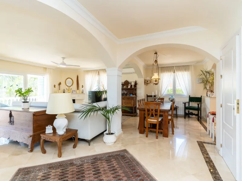 House - Detached Villa в продаже в Mijas, Málaga. В доме 3 спален и 3 ванных комнат. Площадь дома 200 м². Площадь участка 930 м²