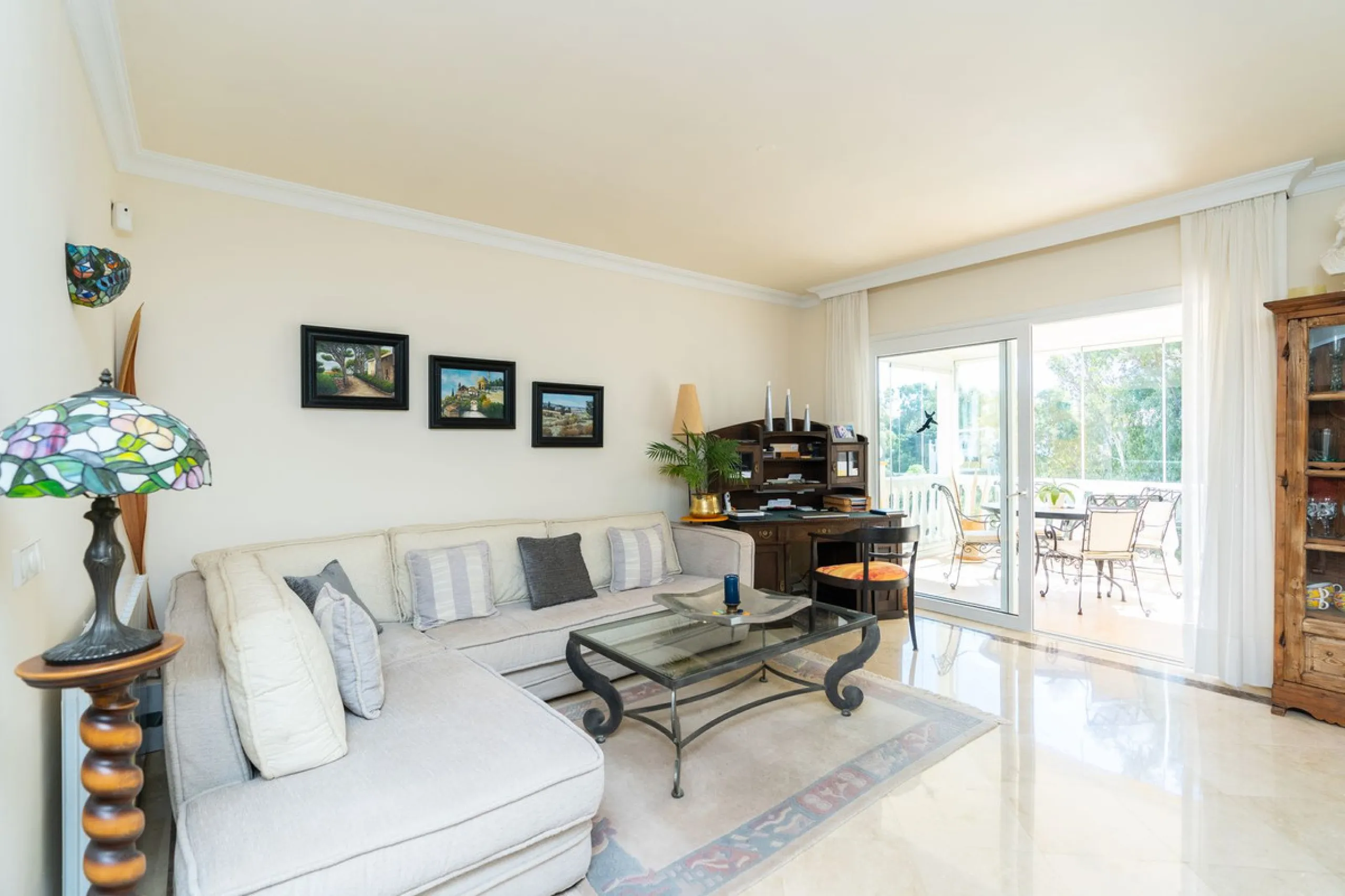 House - Detached Villa в продаже в Mijas, Málaga. В доме 3 спален и 3 ванных комнат. Площадь дома 200 м². Площадь участка 930 м²