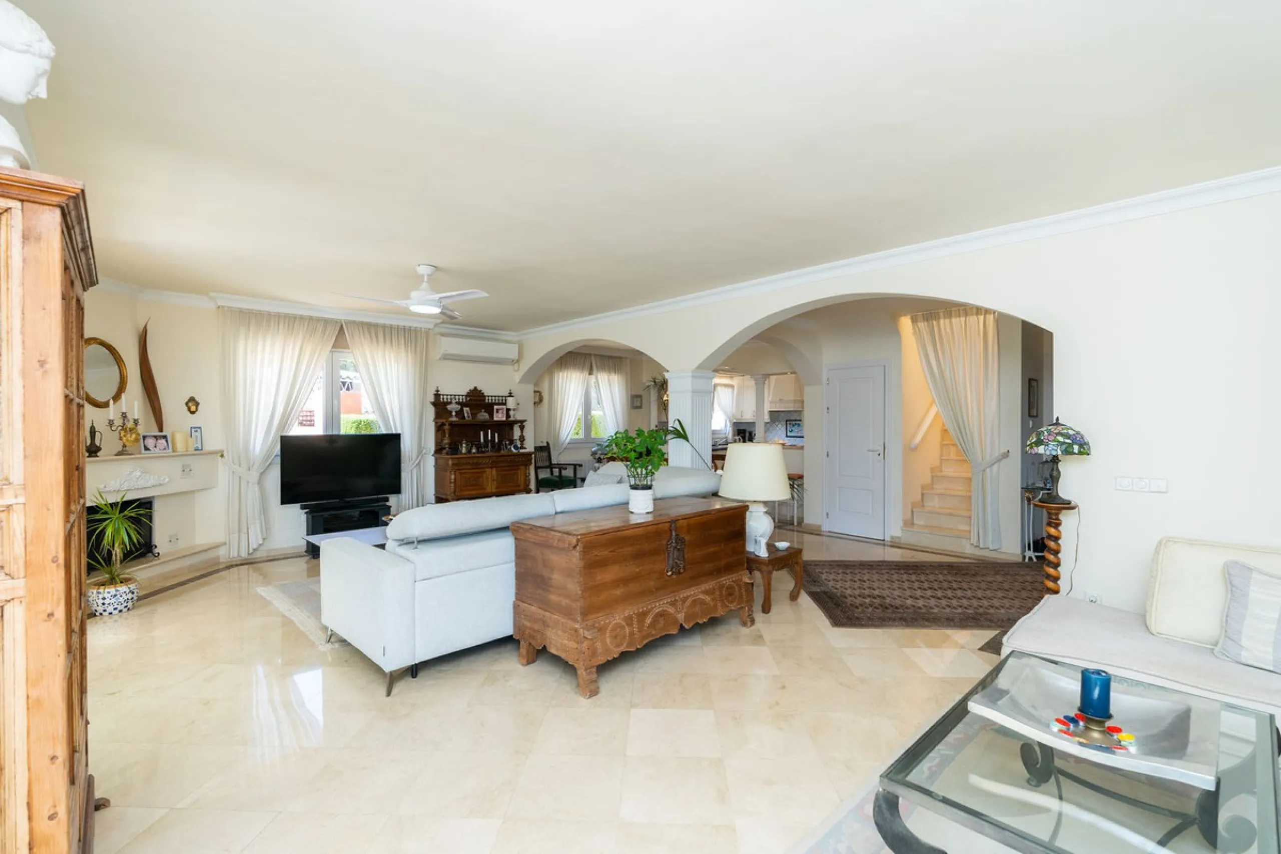 House - Detached Villa в продаже в Mijas, Málaga. В доме 3 спален и 3 ванных комнат. Площадь дома 200 м². Площадь участка 930 м²