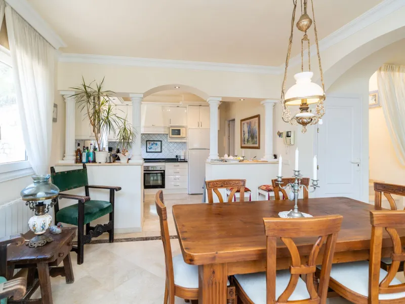 House - Detached Villa в продаже в Mijas, Málaga. В доме 3 спален и 3 ванных комнат. Площадь дома 200 м². Площадь участка 930 м²