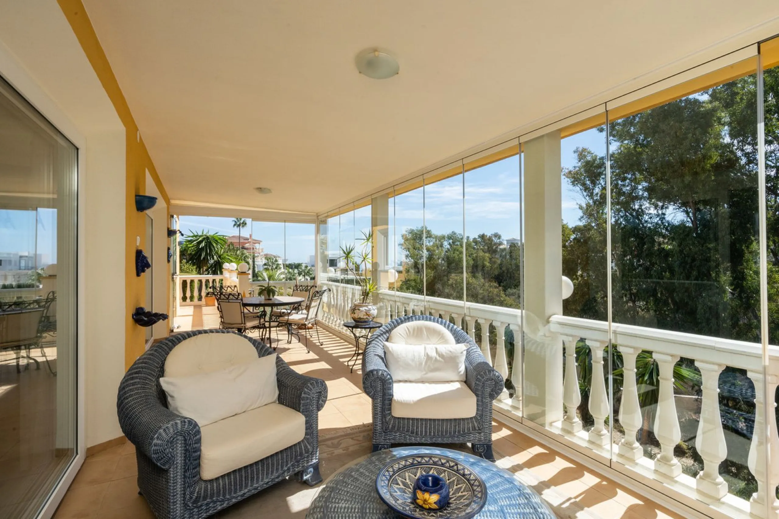 House - Detached Villa в продаже в Mijas, Málaga. В доме 3 спален и 3 ванных комнат. Площадь дома 200 м². Площадь участка 930 м²