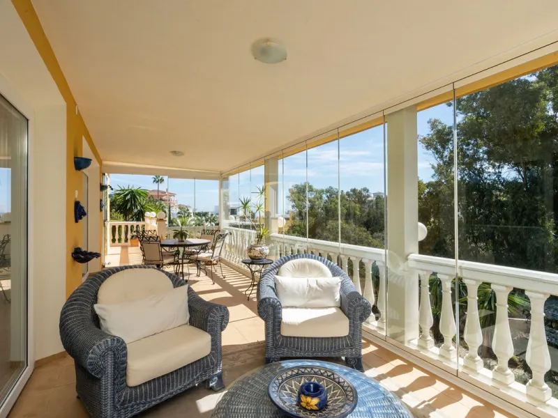 House - Detached Villa в продаже в Mijas, Málaga. В доме 3 спален и 3 ванных комнат. Площадь дома 200 м². Площадь участка 930 м²