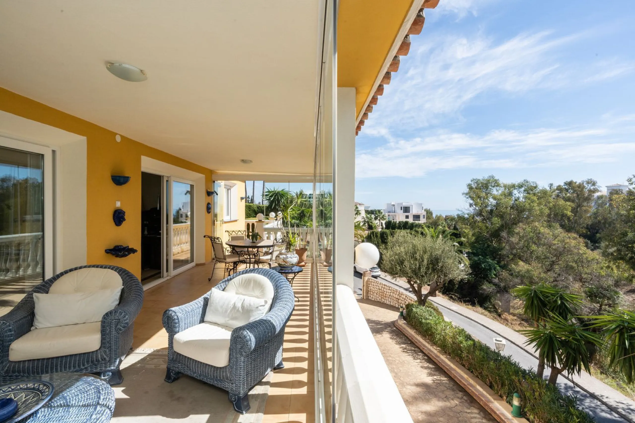House - Detached Villa в продаже в Mijas, Málaga. В доме 3 спален и 3 ванных комнат. Площадь дома 200 м². Площадь участка 930 м²
