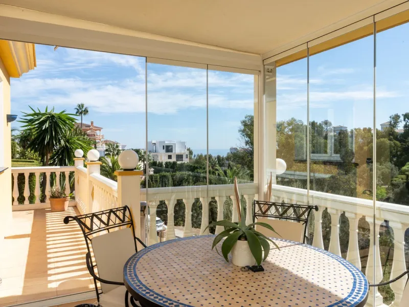 House - Detached Villa в продаже в Mijas, Málaga. В доме 3 спален и 3 ванных комнат. Площадь дома 200 м². Площадь участка 930 м²