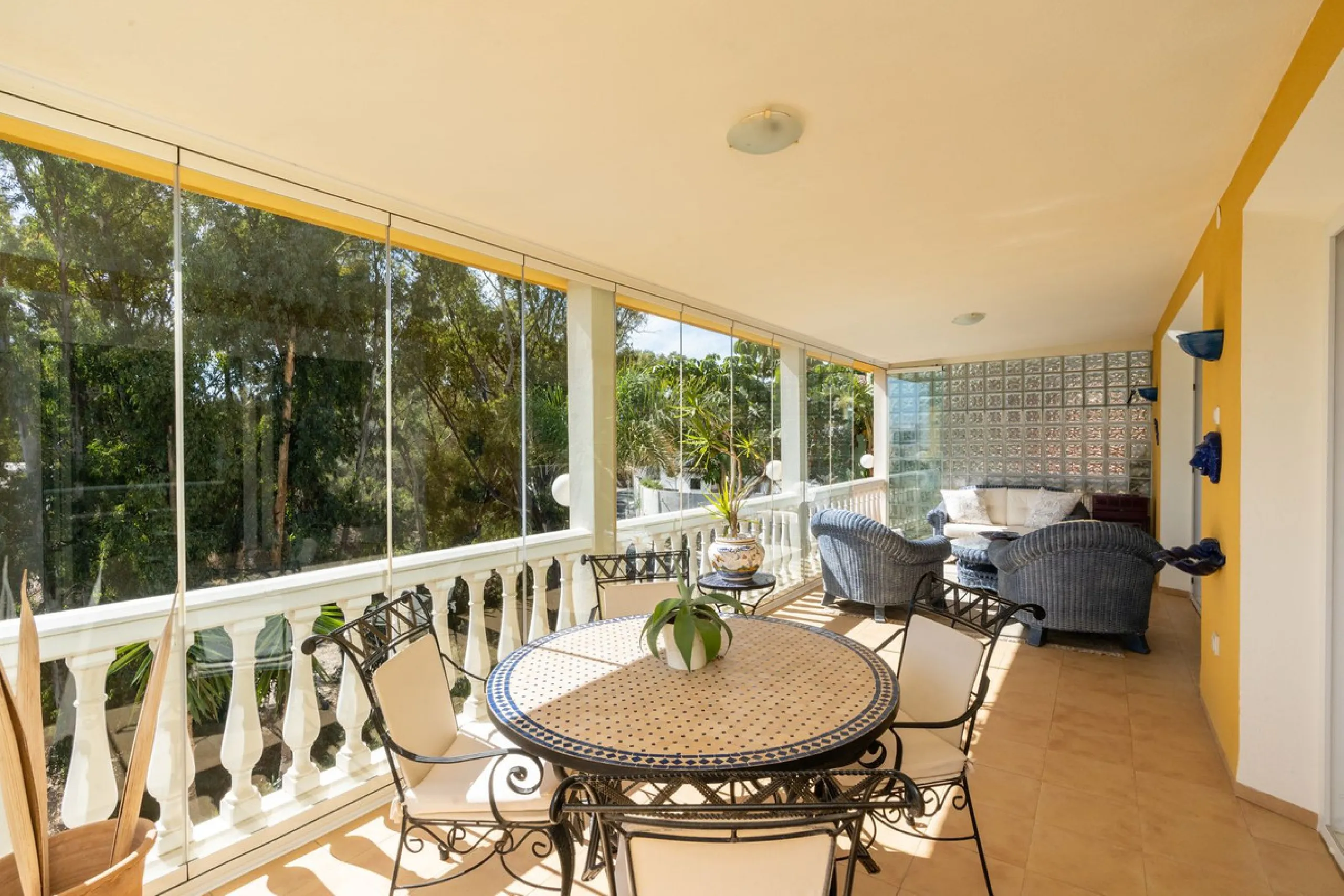 House - Detached Villa в продаже в Mijas, Málaga. В доме 3 спален и 3 ванных комнат. Площадь дома 200 м². Площадь участка 930 м²