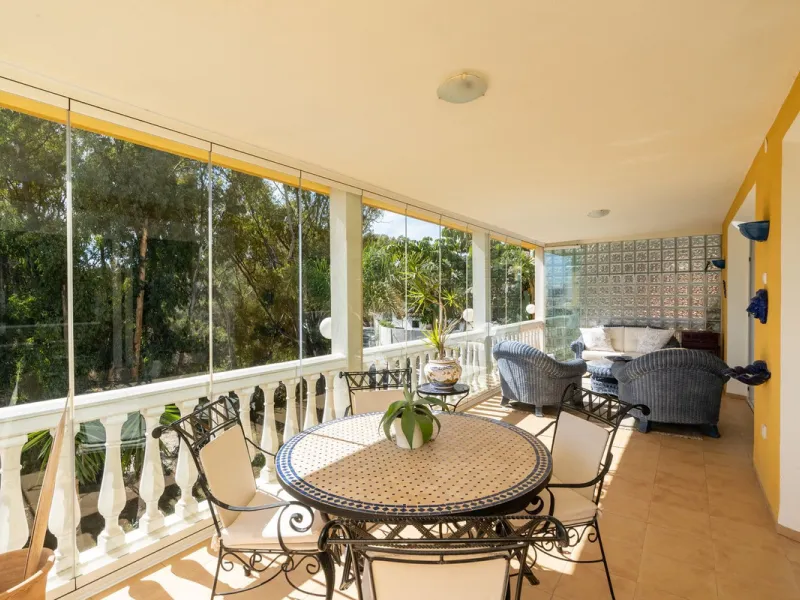 House - Detached Villa в продаже в Mijas, Málaga. В доме 3 спален и 3 ванных комнат. Площадь дома 200 м². Площадь участка 930 м²