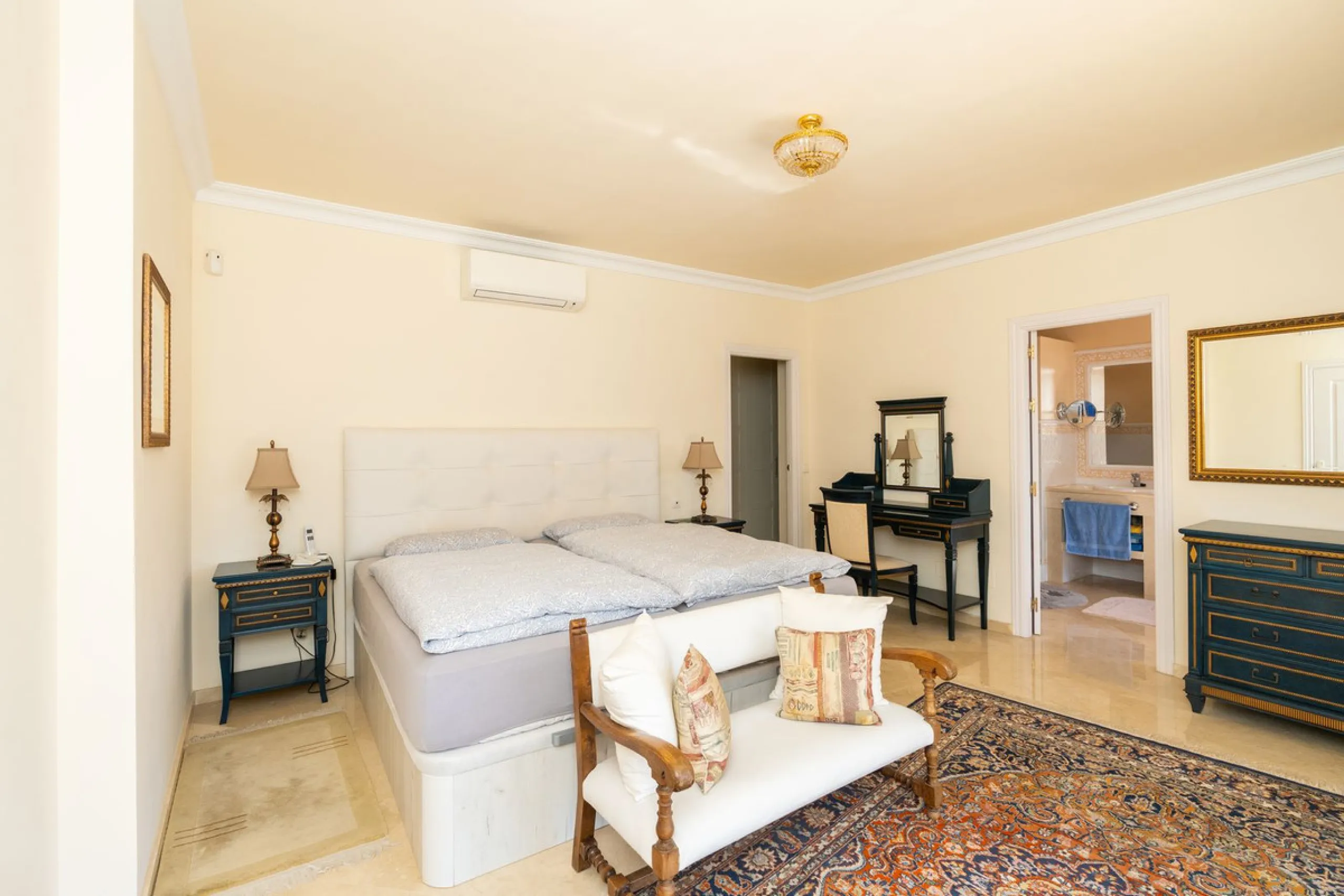 House - Detached Villa в продаже в Mijas, Málaga. В доме 3 спален и 3 ванных комнат. Площадь дома 200 м². Площадь участка 930 м²