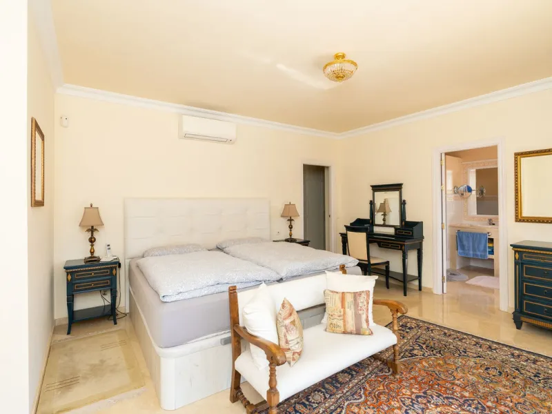 House - Detached Villa в продаже в Mijas, Málaga. В доме 3 спален и 3 ванных комнат. Площадь дома 200 м². Площадь участка 930 м²