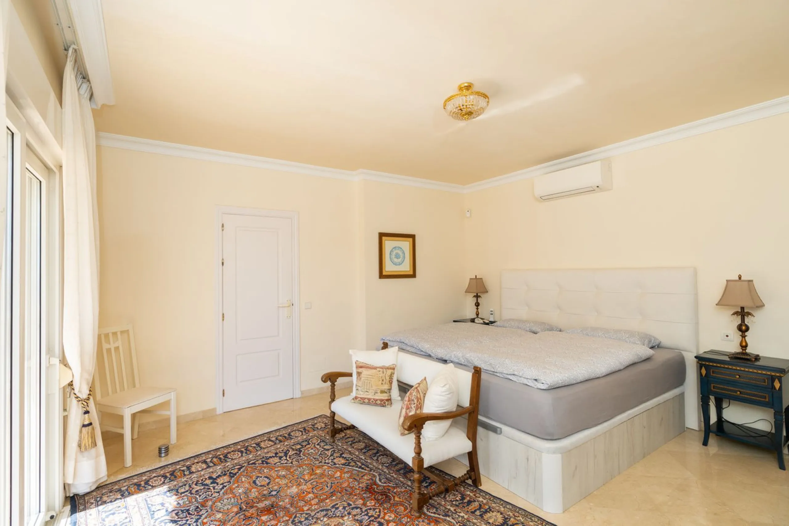 House - Detached Villa в продаже в Mijas, Málaga. В доме 3 спален и 3 ванных комнат. Площадь дома 200 м². Площадь участка 930 м²