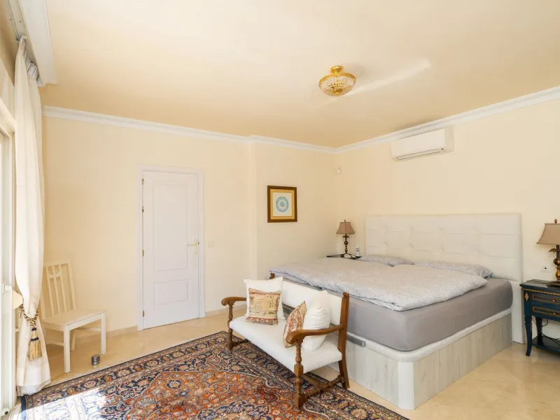 House - Detached Villa в продаже в Mijas, Málaga. В доме 3 спален и 3 ванных комнат. Площадь дома 200 м². Площадь участка 930 м²