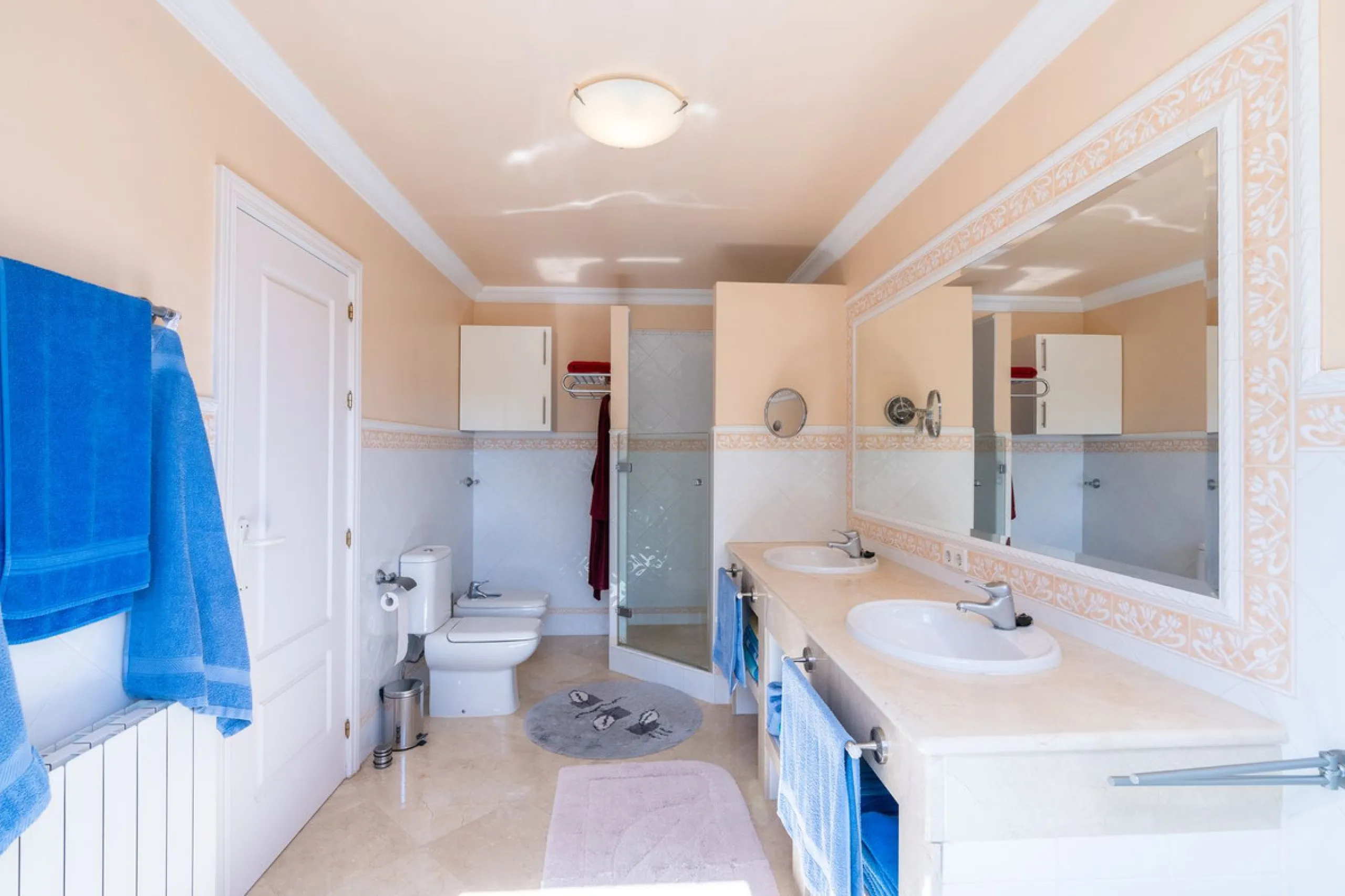 House - Detached Villa в продаже в Mijas, Málaga. В доме 3 спален и 3 ванных комнат. Площадь дома 200 м². Площадь участка 930 м²