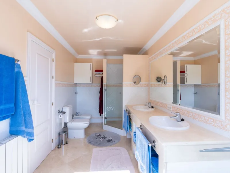 House - Detached Villa в продаже в Mijas, Málaga. В доме 3 спален и 3 ванных комнат. Площадь дома 200 м². Площадь участка 930 м²