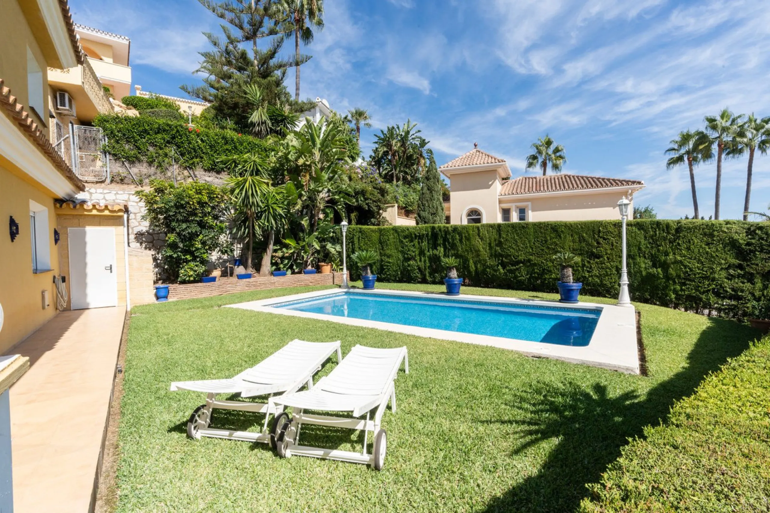 House - Detached Villa в продаже в Mijas, Málaga. В доме 3 спален и 3 ванных комнат. Площадь дома 200 м². Площадь участка 930 м²