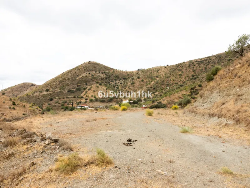 Plot - Land в продаже в Estacion de Cartama, Málaga. Площадь участка 90498 м²