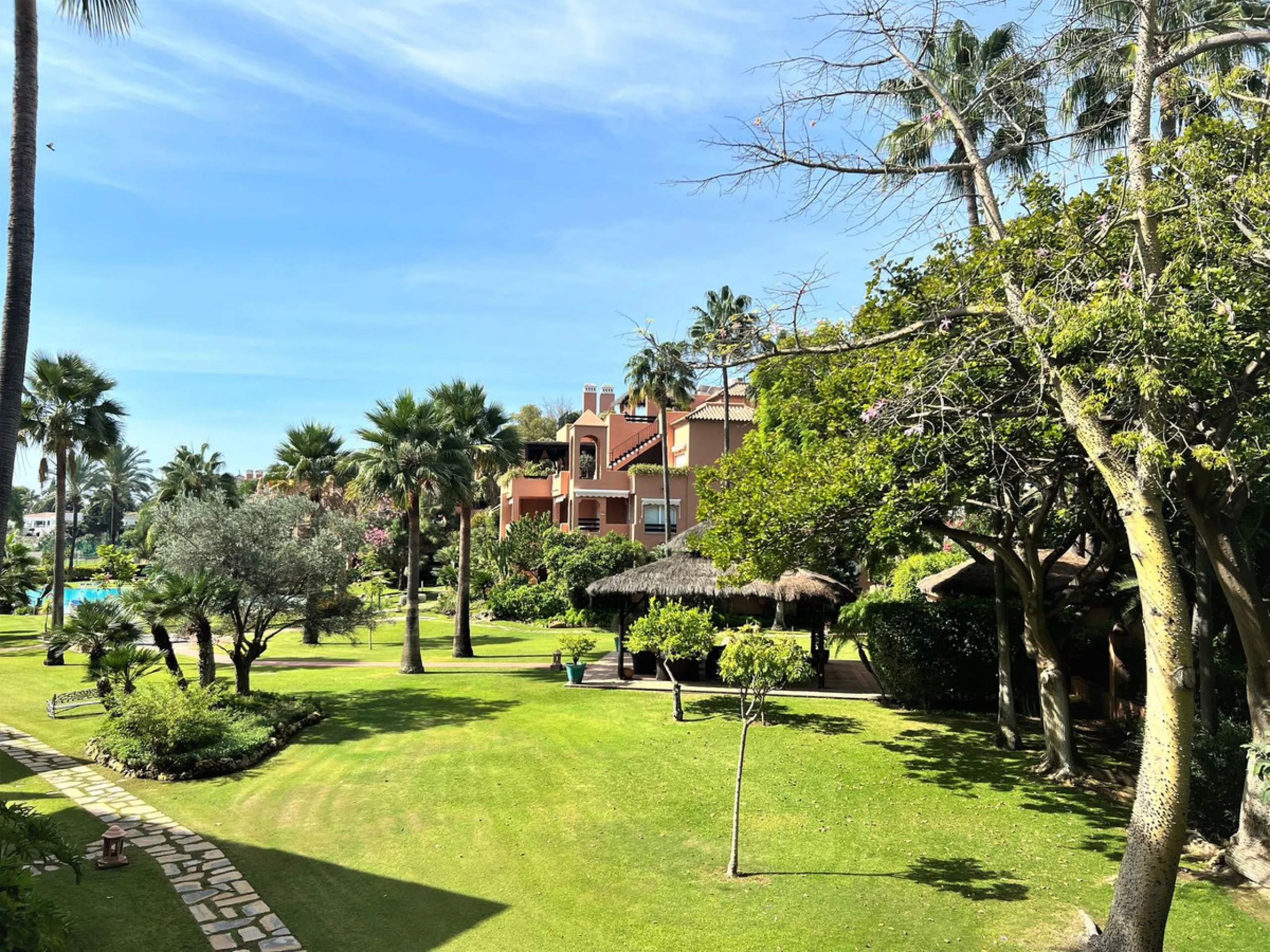 Апартамент средний этаж, Guadalmina Baja, Costa del Sol