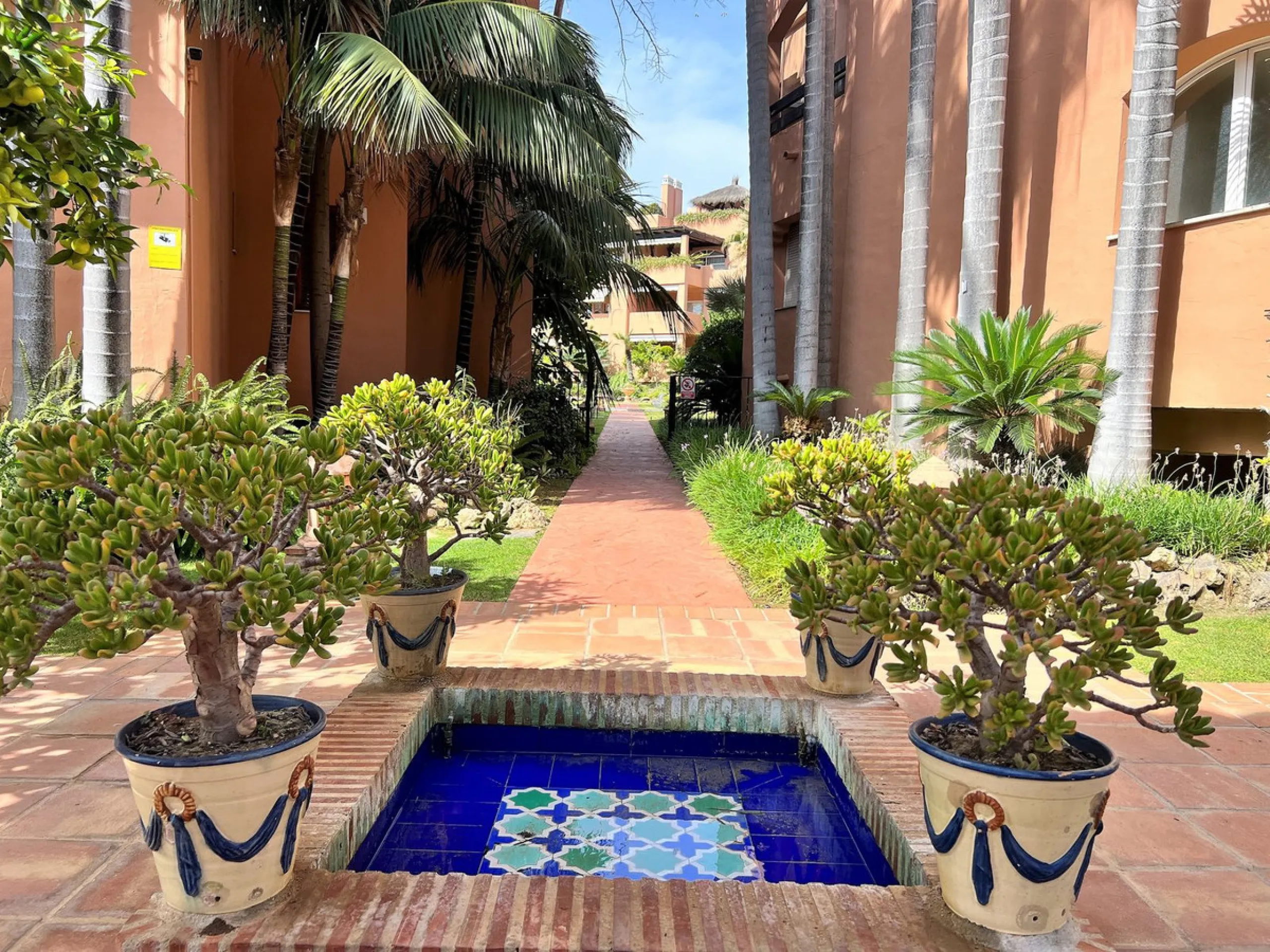 Апартамент средний этаж, Guadalmina Baja, Costa del Sol