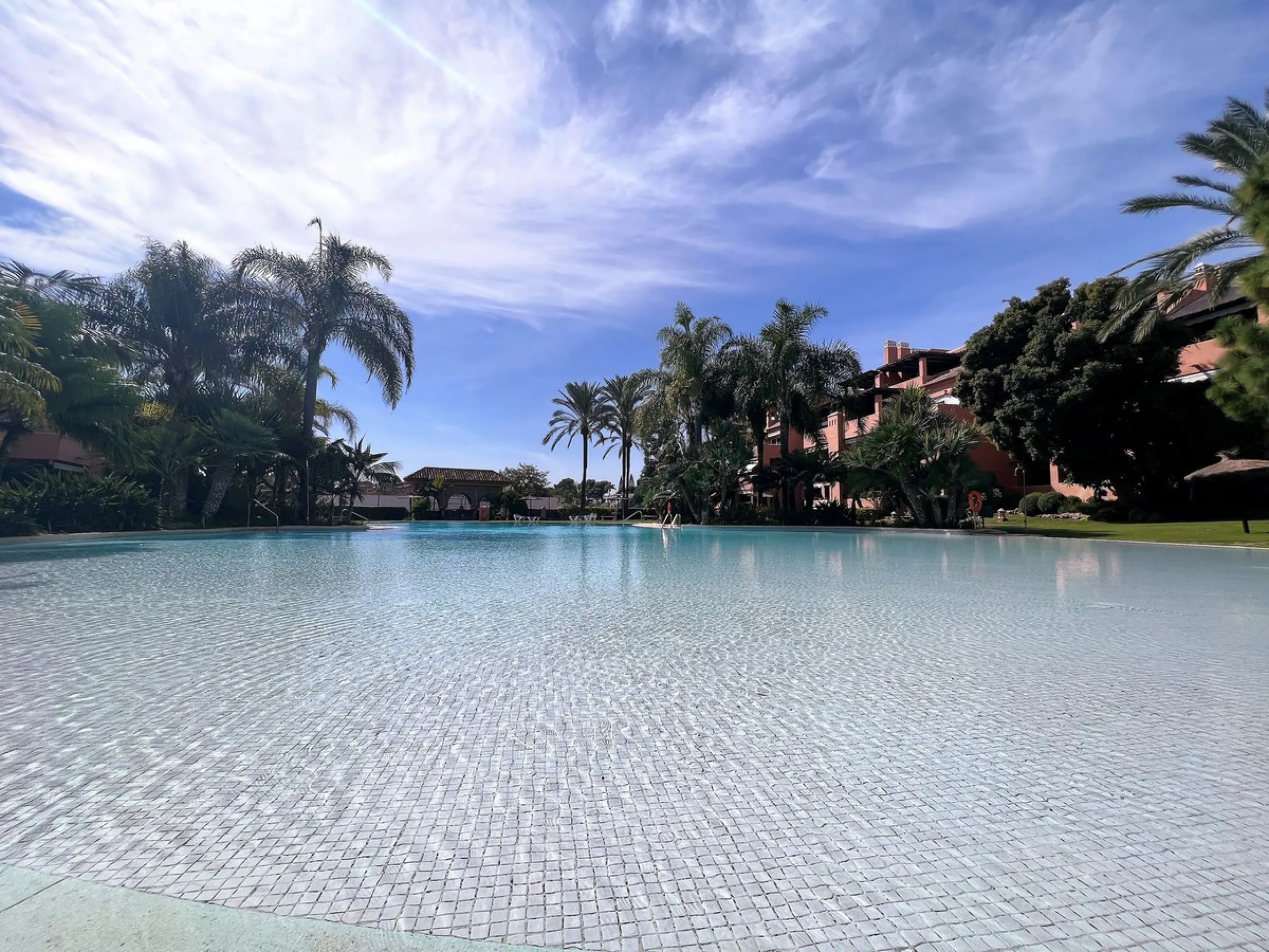 Апартамент средний этаж, Guadalmina Baja, Costa del Sol