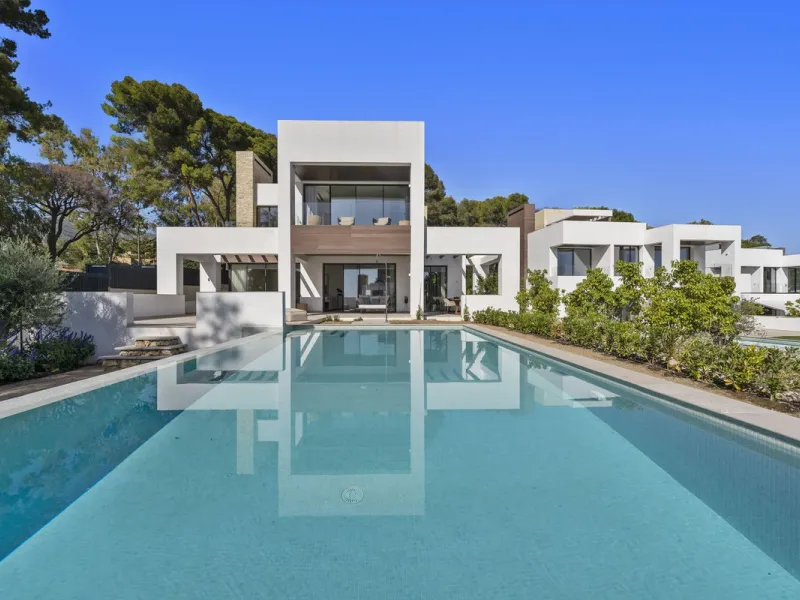 Modern luxury villa of exceptional qualities is located in a gated community, consisting of only 12 villas, with 24 hour security guards and concierge services situated in a green oasis on the edge of the famous Golden Mile and just a few metres from the 