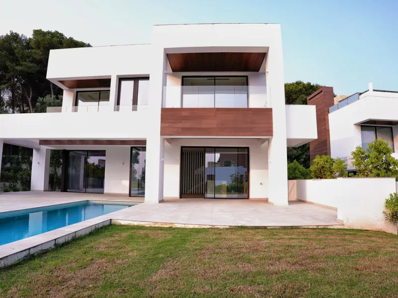 Modern luxury villa of exceptional qualities is located in a gated community, consisting of only 12 villas, with 24 hour security guards and concierge services situated in a green oasis on the edge of the famous Golden Mile and just a few metres from the 