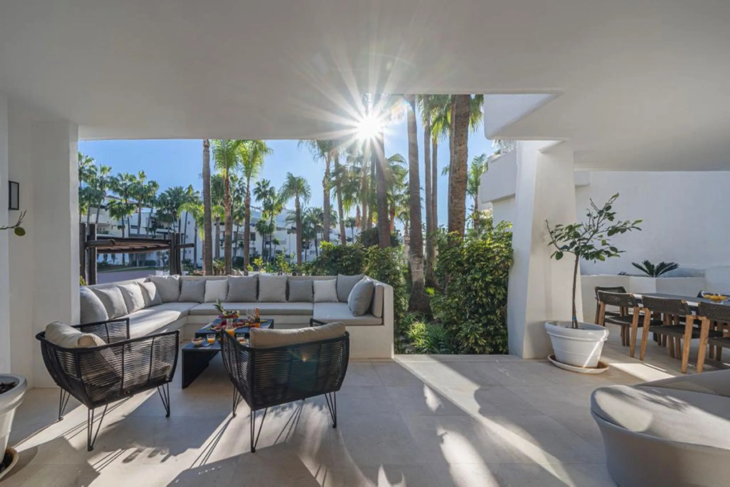 Apartment - Ground Floor Apartment в продаже в Marbella, Málaga. В доме 3 спален и 3 ванных комнат. Площадь дома 138 м²