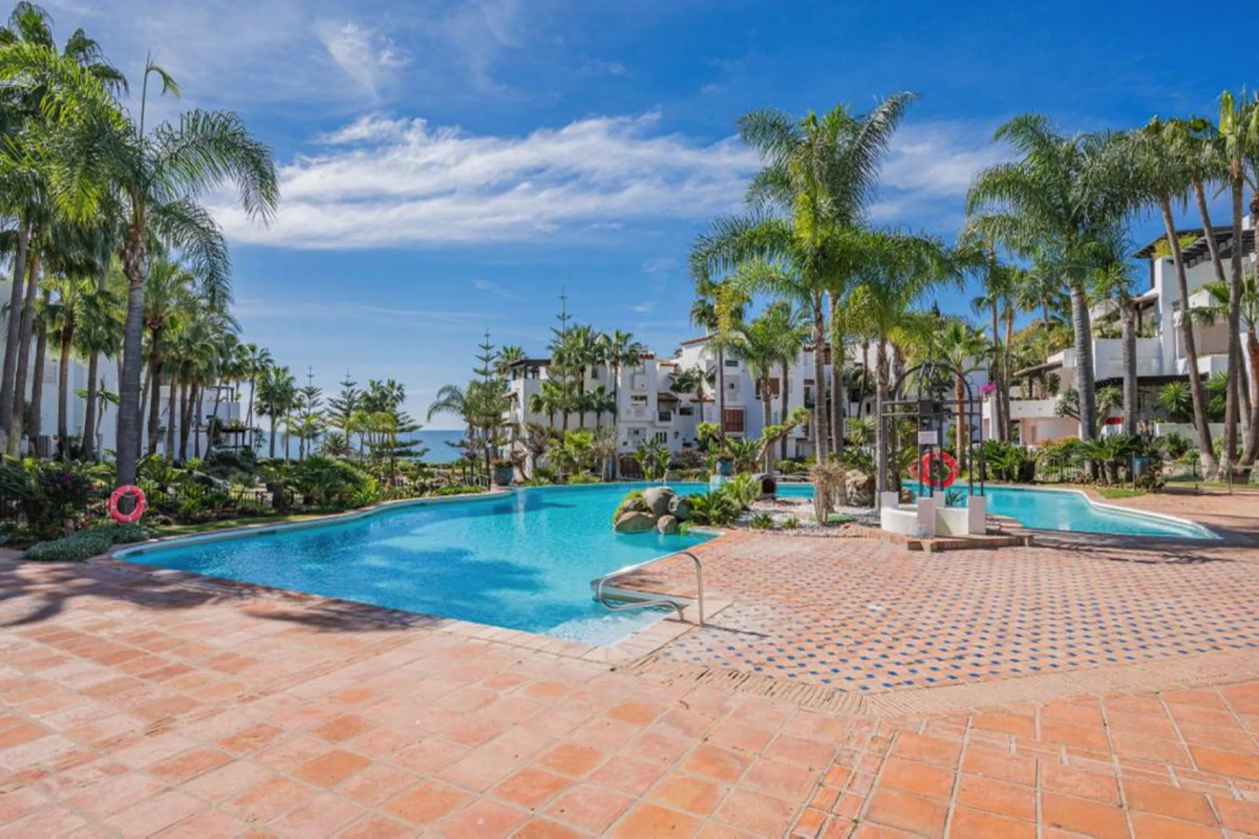 Apartment - Ground Floor Apartment в продаже в Marbella, Málaga. В доме 3 спален и 3 ванных комнат. Площадь дома 138 м²