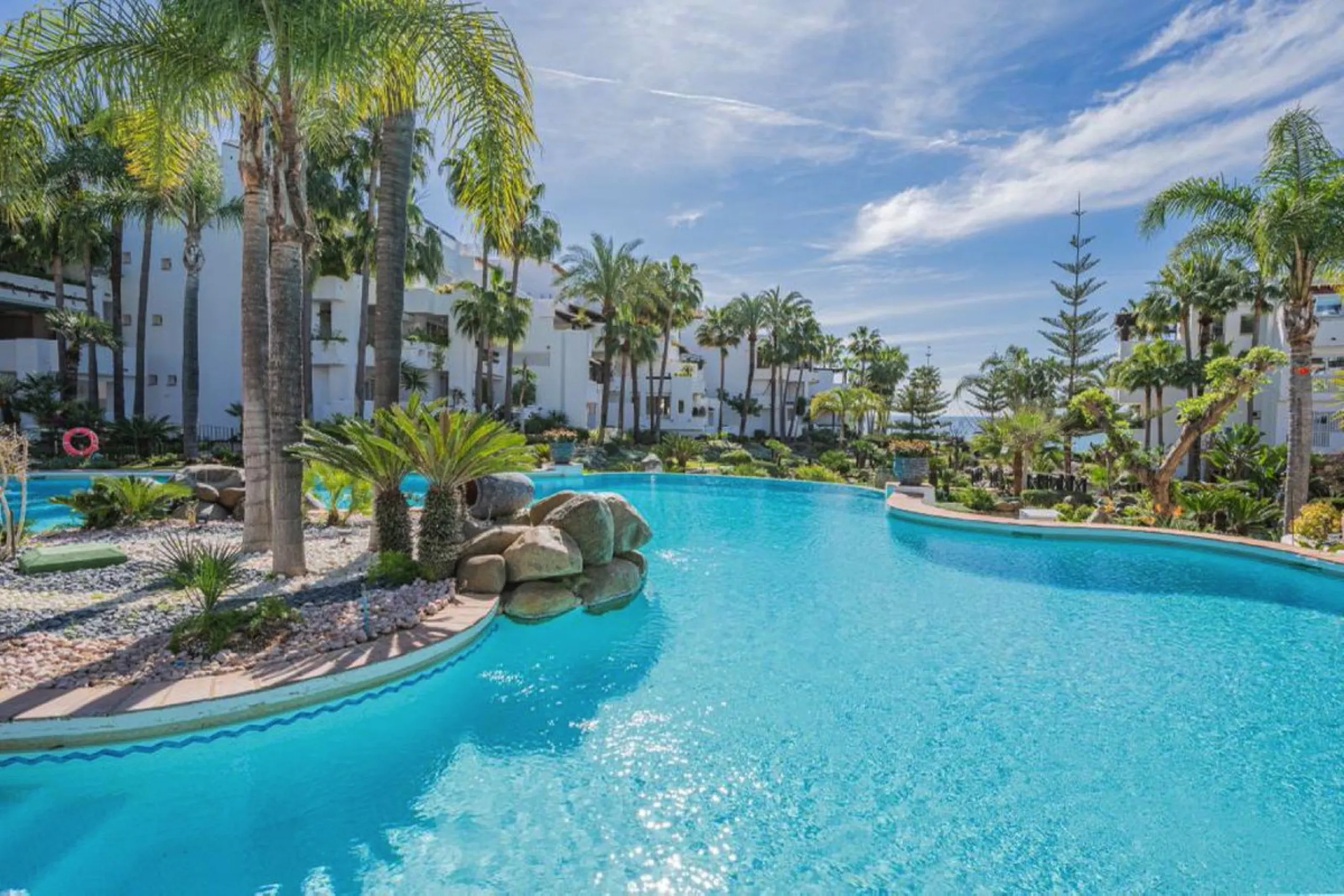 Apartment - Ground Floor Apartment в продаже в Marbella, Málaga. В доме 3 спален и 3 ванных комнат. Площадь дома 138 м²
