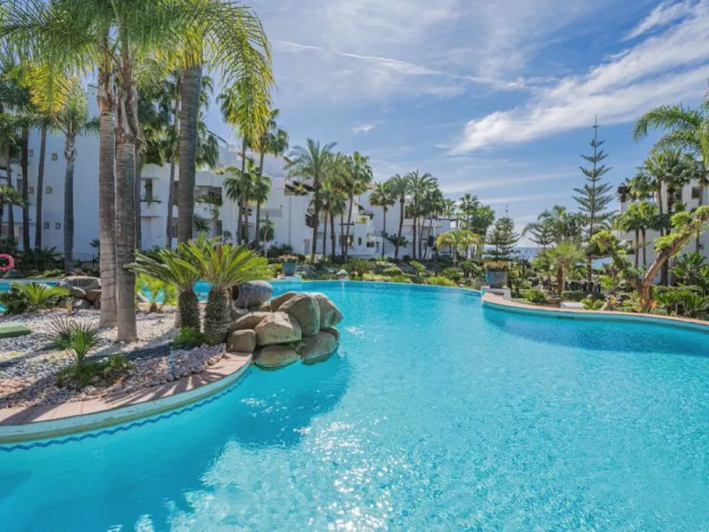 Apartment - Ground Floor Apartment в продаже в Marbella, Málaga. В доме 3 спален и 3 ванных комнат. Площадь дома 138 м²