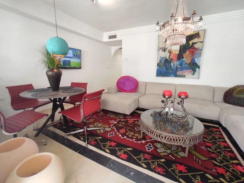 This apartment is located on the front line of one of the best beaches in Marbella, offering a privileged location to enjoy the sun and the sea. It is also situated in a wider setting of natural sand .