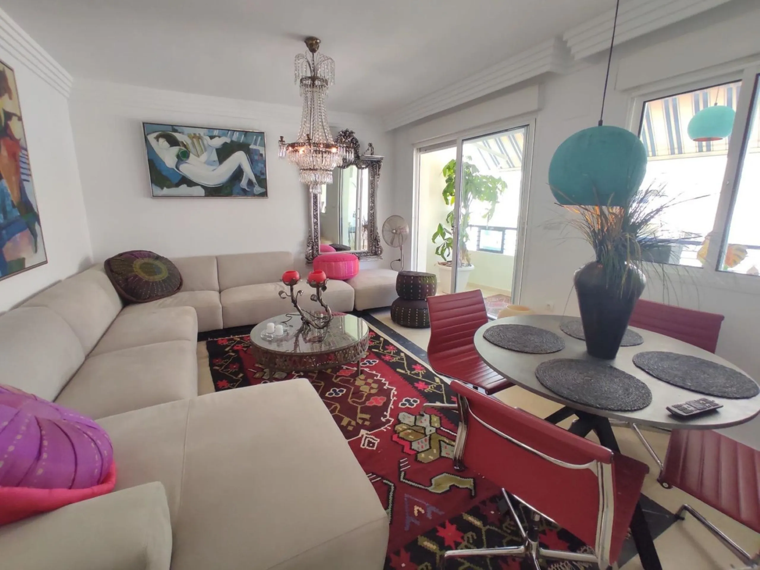 This apartment is located on the front line of one of the best beaches in Marbella, offering a privileged location to enjoy the sun and the sea. It is also situated in a wider setting of natural sand .