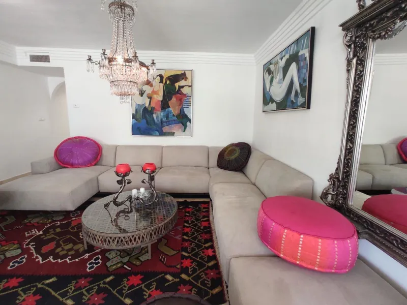 This apartment is located on the front line of one of the best beaches in Marbella, offering a privileged location to enjoy the sun and the sea. It is also situated in a wider setting of natural sand .